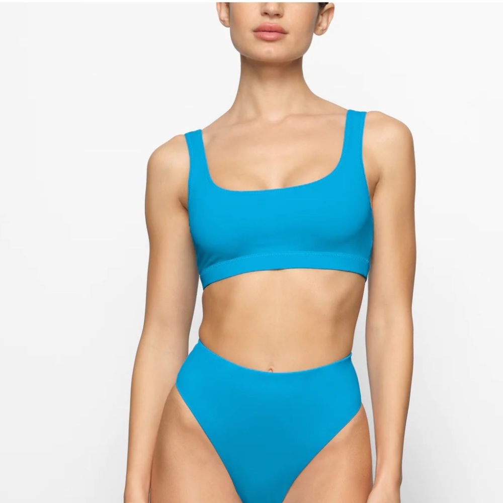 🦋SKIMS SWIM TANK BIKINI TOP IN TURQUOISE L